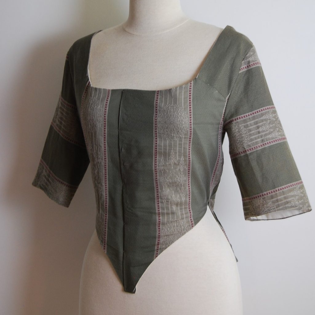 18th Century Caraco Jacket A La Pierrot In Green Embroidery Ilse